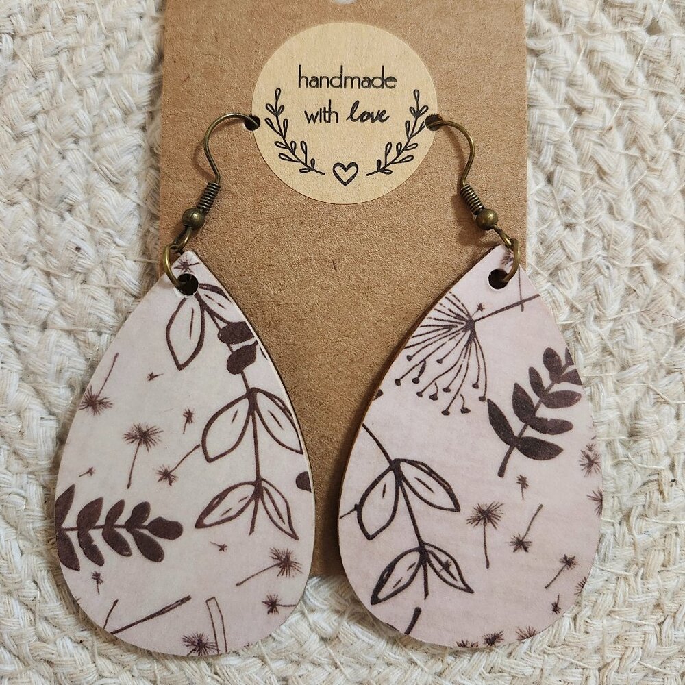 ~Handmade~ vintage style, boho, botanical earrings